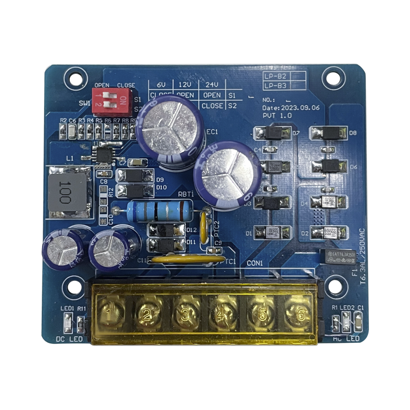 6 o 12 o 24 Vcc @ 2.5 A, Fuente tipo tarjeta, 1 salida, requiere transformador de entrada, capacidad de baterías, baterías no in