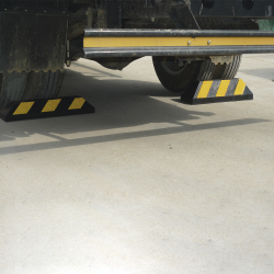 Tope Vehicular 55cm, Para Camión, Estacionamiento, Color Negro-Amarill
