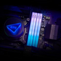 Memoria RAM adata XPG lancer Blade RGB, DDR5 32GB UDIMM 6000mhz, con iluminación RGB. Disipador blanco.