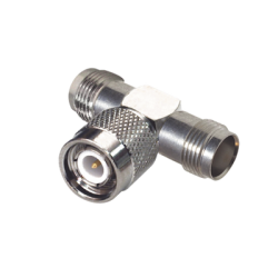Adaptador T de TNC Macho a Doble TNC Hembra.